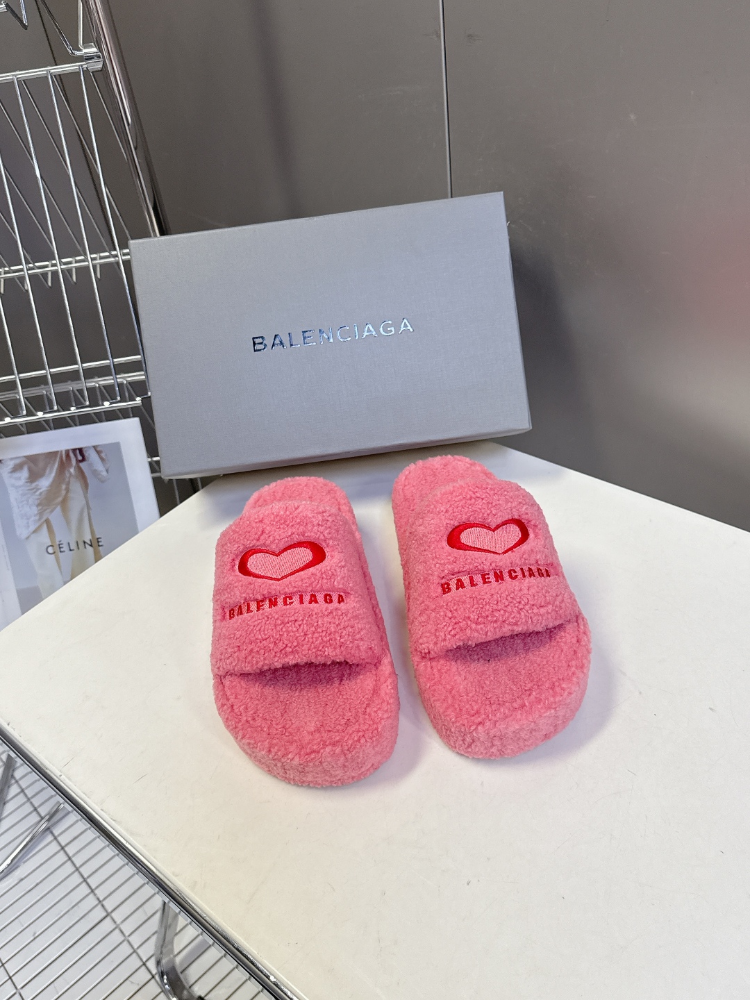 人気爆発☆ 2026 バレンシアガ 新作 サンダル-スリッパ スーパーコピー