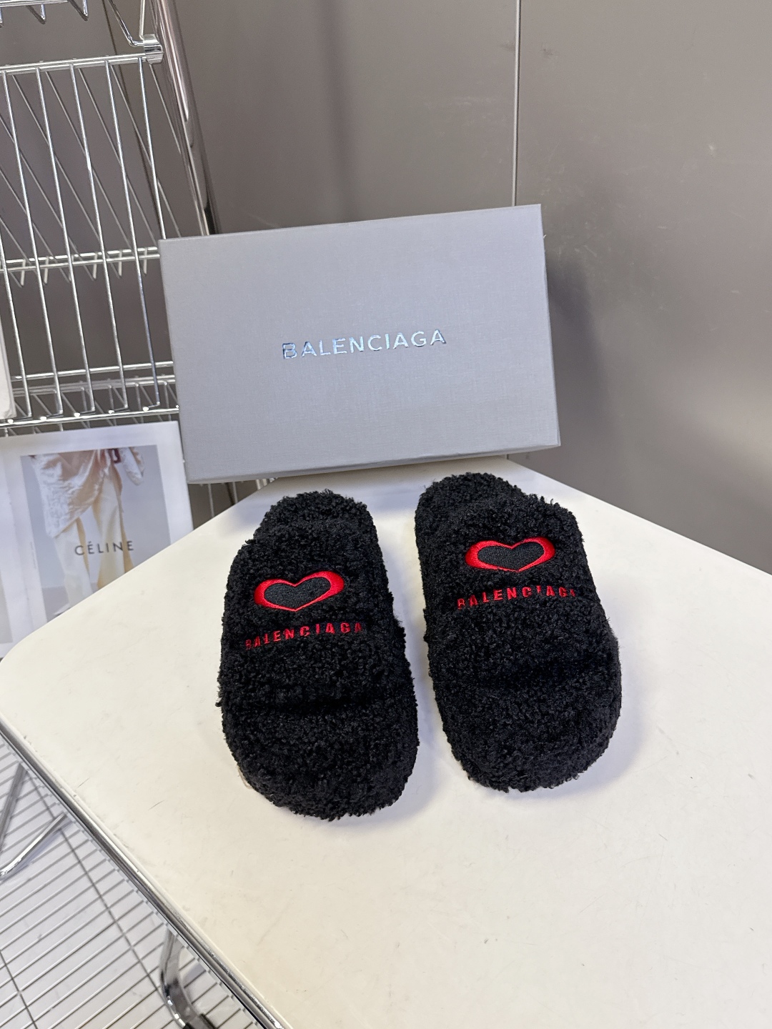 入手困難品！2026 バレンシアガ 新作 サンダル-スリッパ コピー