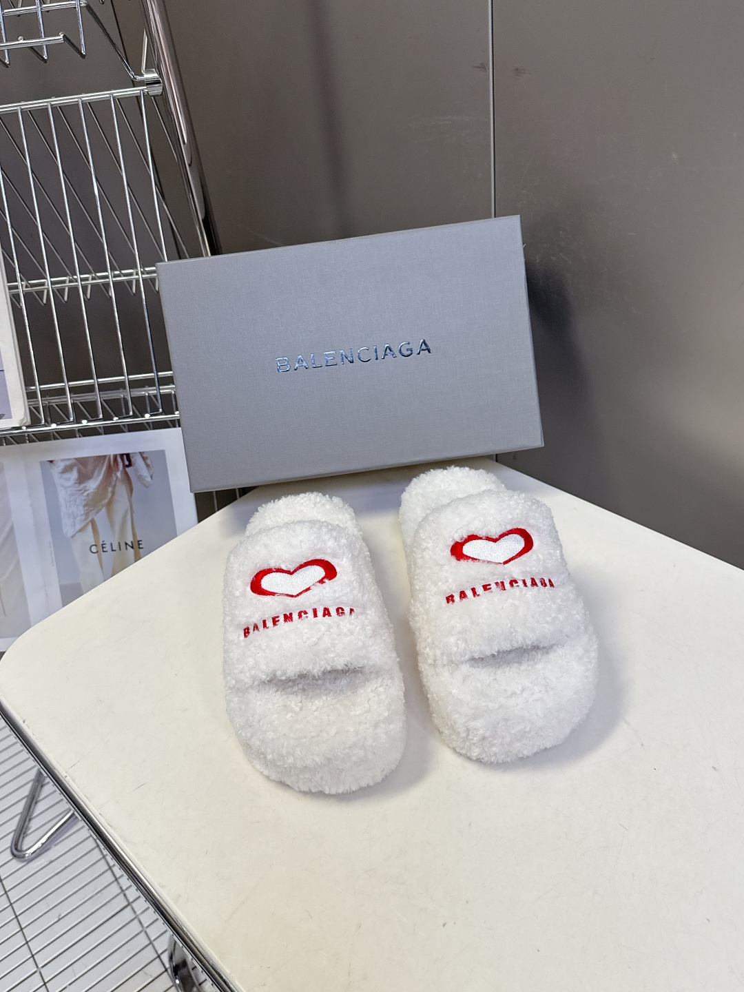 注目アイテム☆ 2026 バレンシアガ 新作 サンダル-スリッパ 偽物
