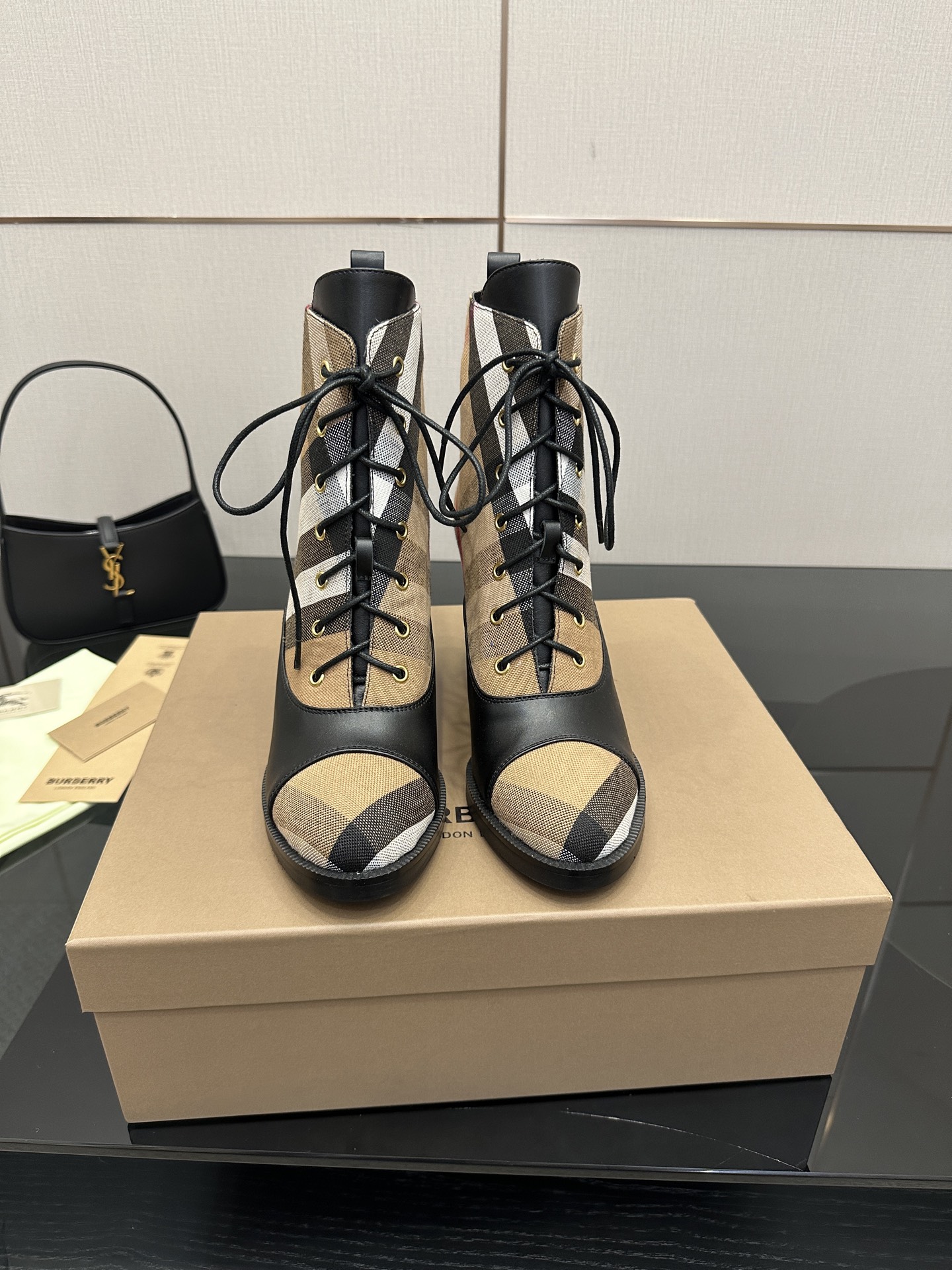 最安値挑戦 2026 バーバリー 新作 ブーツ 偽物