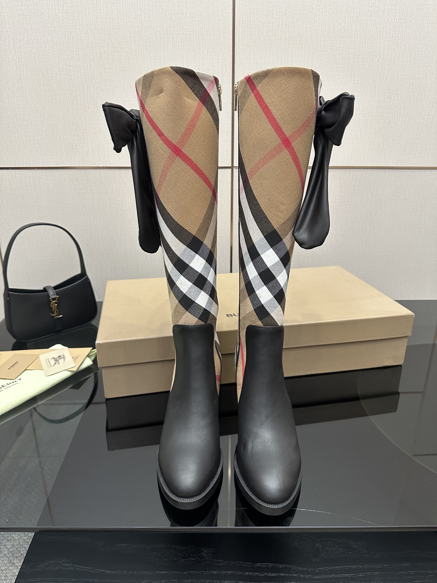 定番人気！2026 バーバリー 新作 ブーツ スーパーコピー