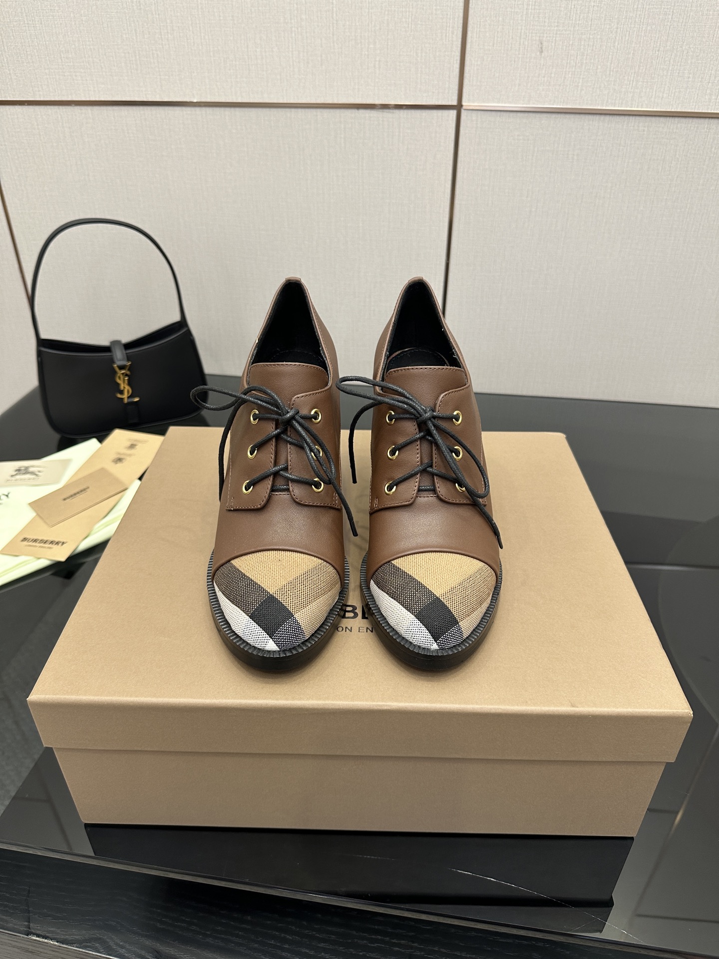 注目度抜群！2026 バーバリー 新作 ハイヒール スーパーコピー