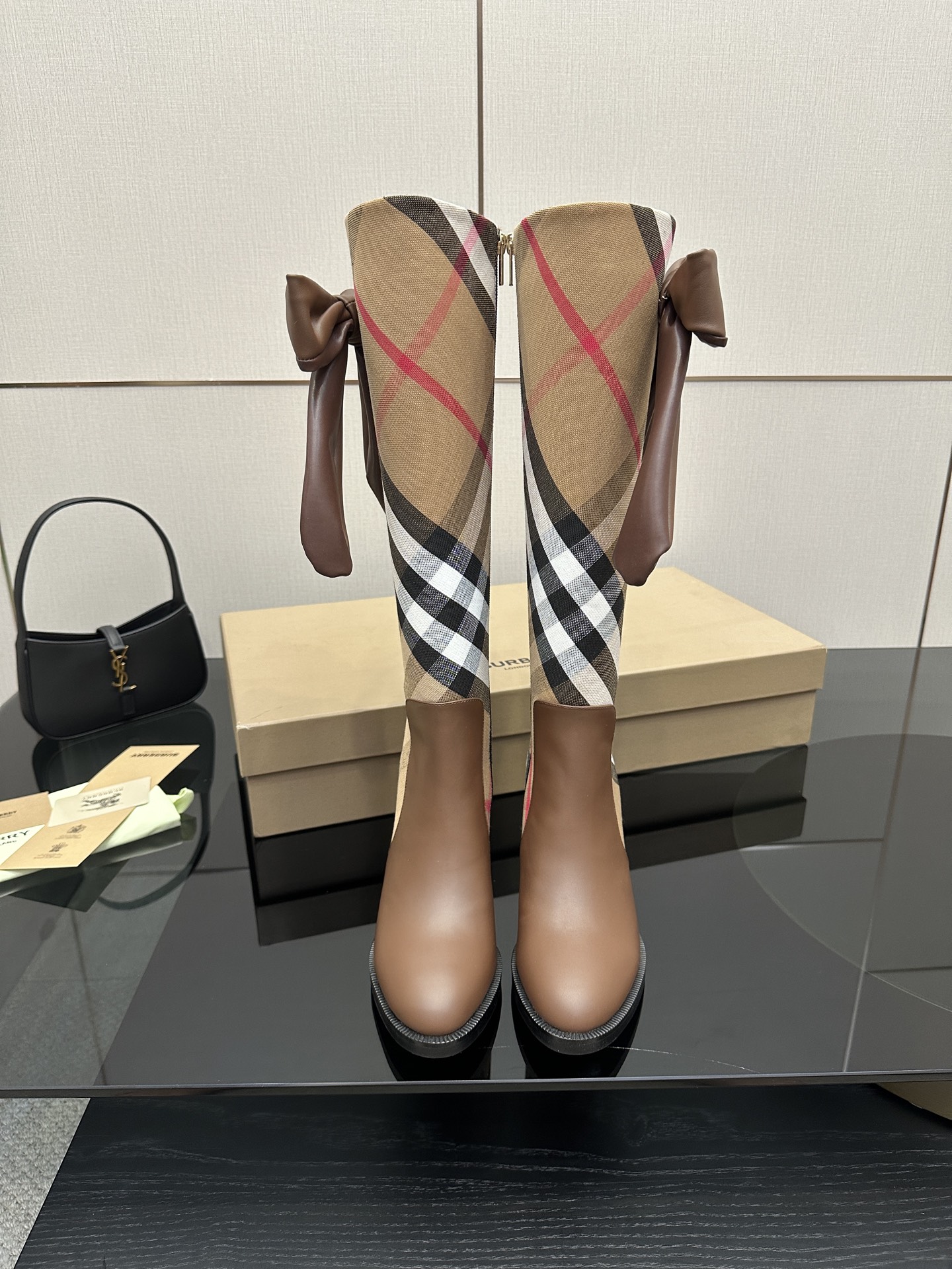 即発送！2026 バーバリー 新作 ブーツ 偽物