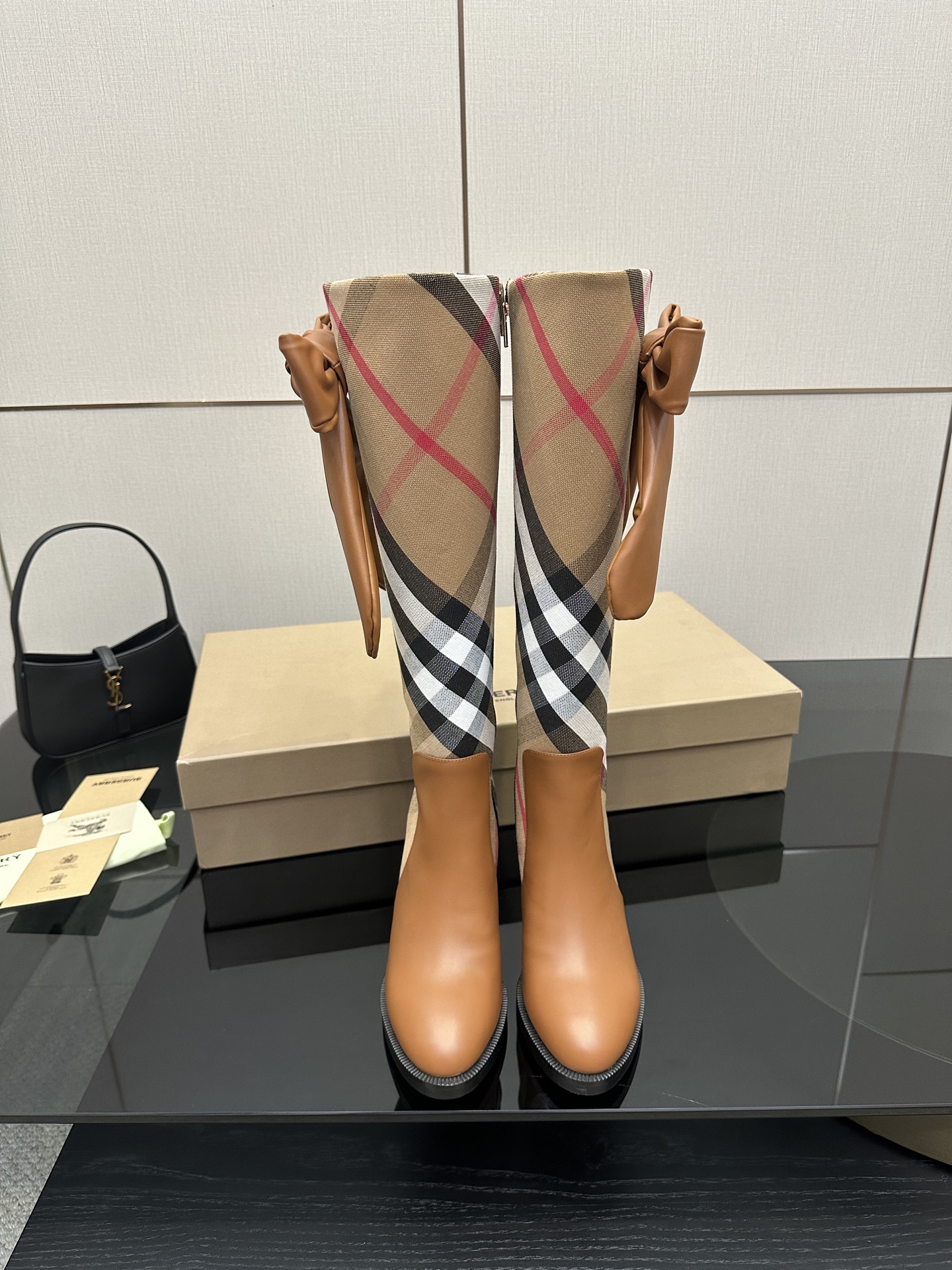 肌触り最高な 2026 バーバリー 新作 ブーツ コピー