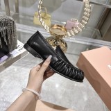 目を惹くカラー 2026 ミュウミュウ 新作 パンプス 偽物