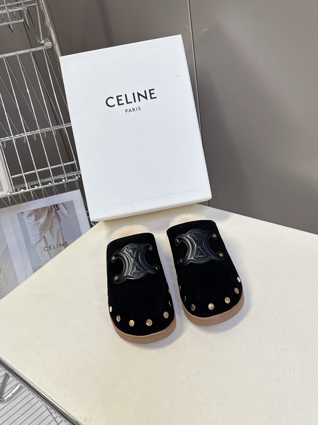 完売必至 2026 セリーヌ 新作 サンダル-スリッパ 偽物