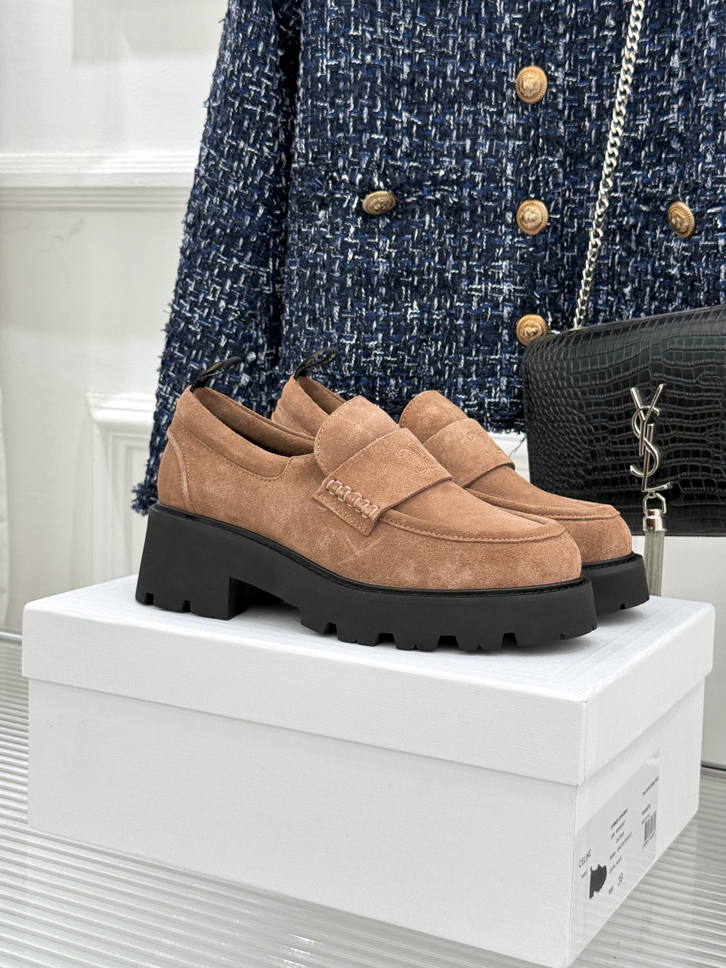 【使い勝手抜群】2026 セリーヌ 新作 パンプス 偽物