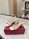 使い勝手良し 2026 ヴァレンティノ 新作 ハイヒール スーパーコピー