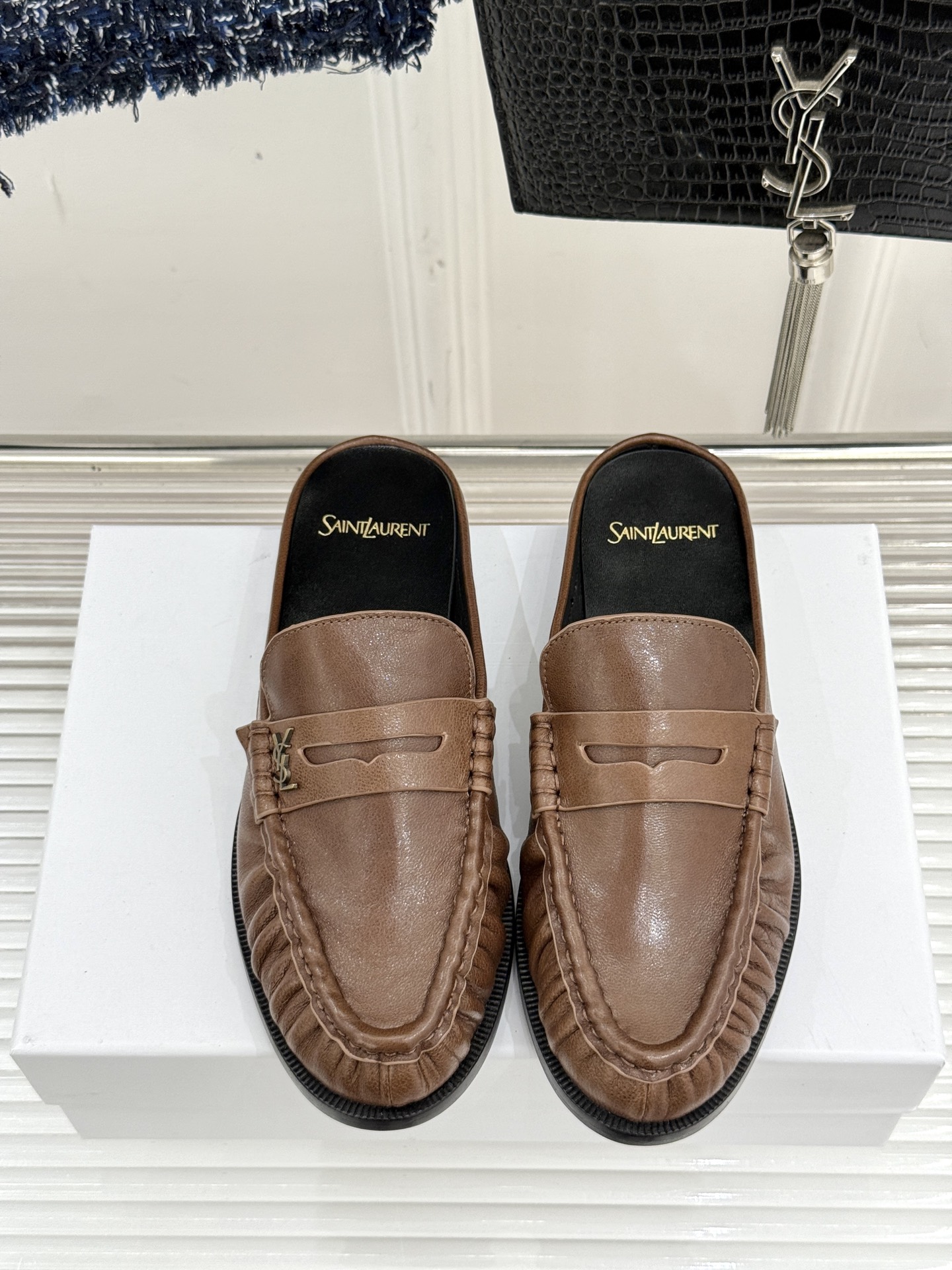 すぐ届く 2026 サンローラン 新作 サンダル-スリッパ コピー