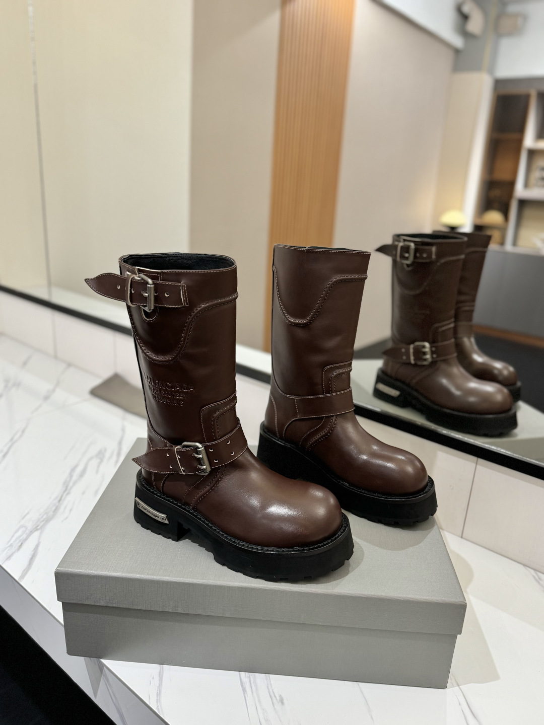 すぐ届く 2026 バレンシアガ 新作 ブーツ 偽物