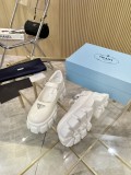 目を惹くカラー 2026 プラダ 新作 パンプス スーパーコピー