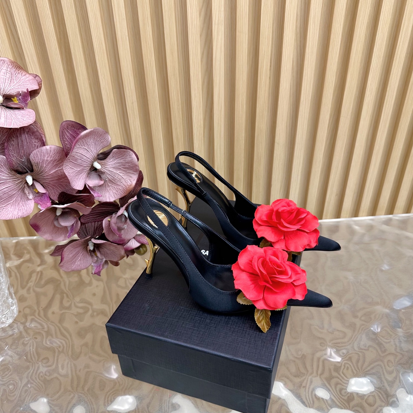 世界中で大人気♪ 2026 サンローラン 新作 ハイヒール 偽物