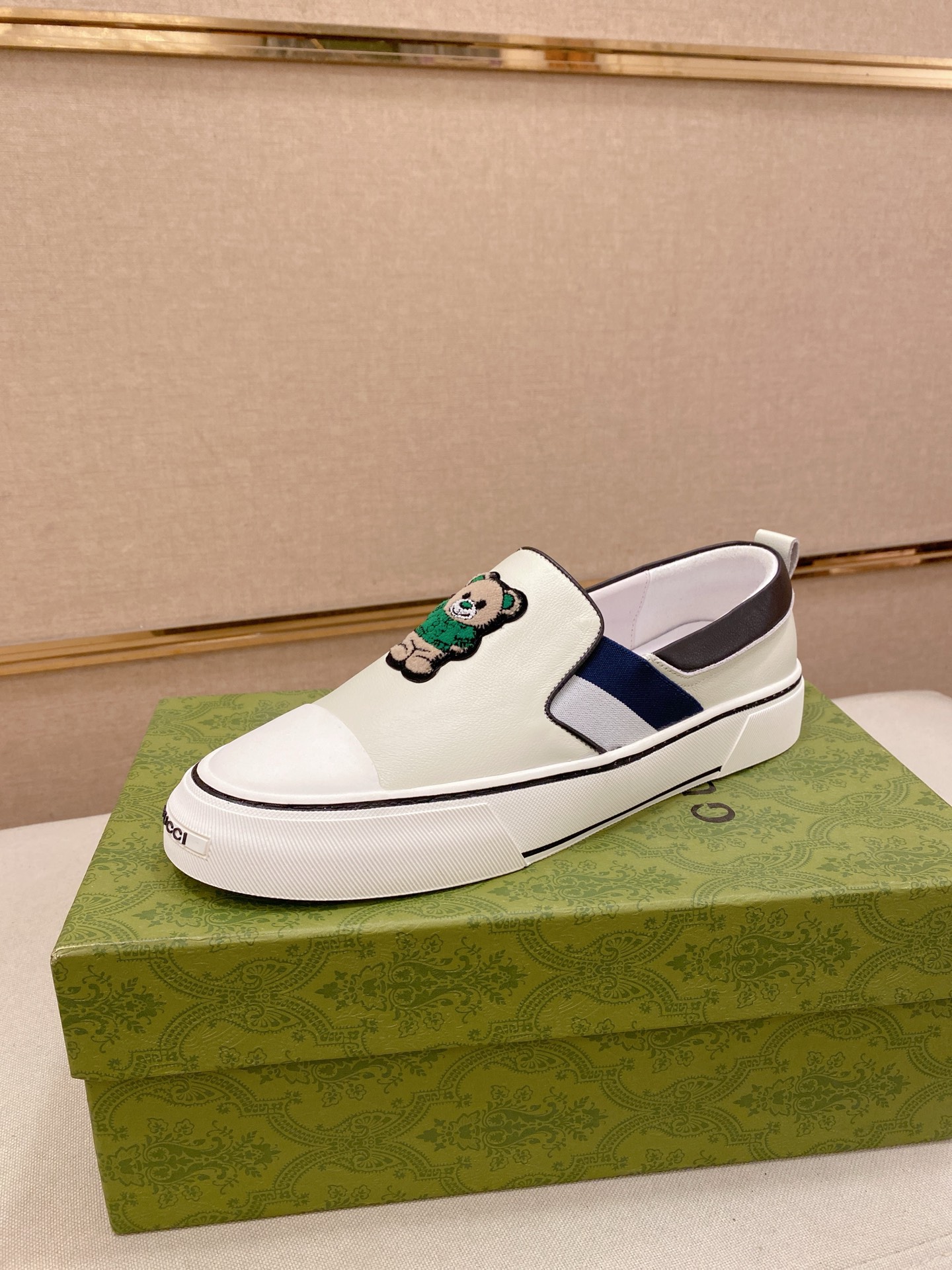 日本未入荷 2026 グッチ 新作 パンプス 偽物