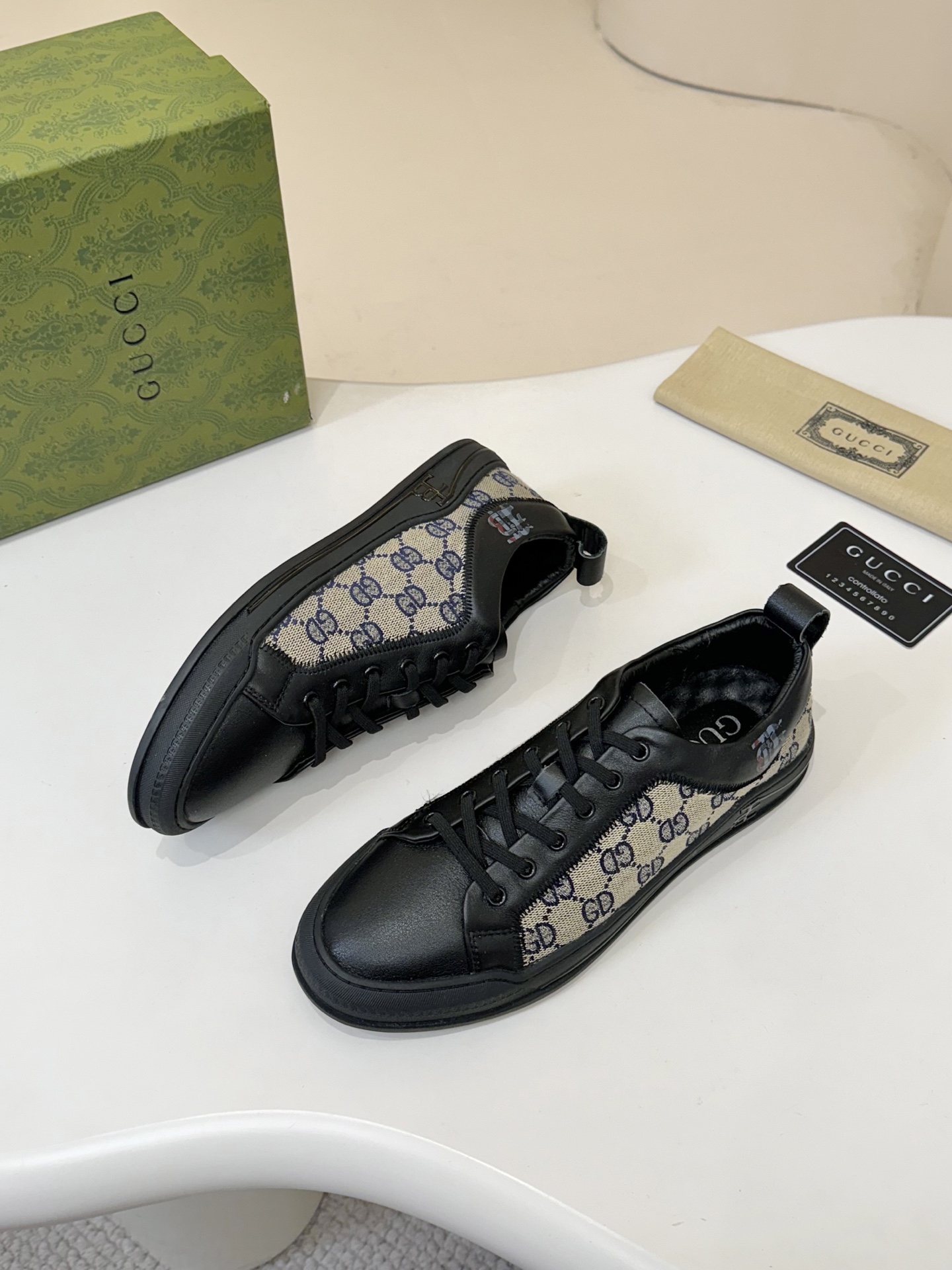 注目アイテム☆ 2026 グッチxバーバリー 新作 スニーカー 偽物