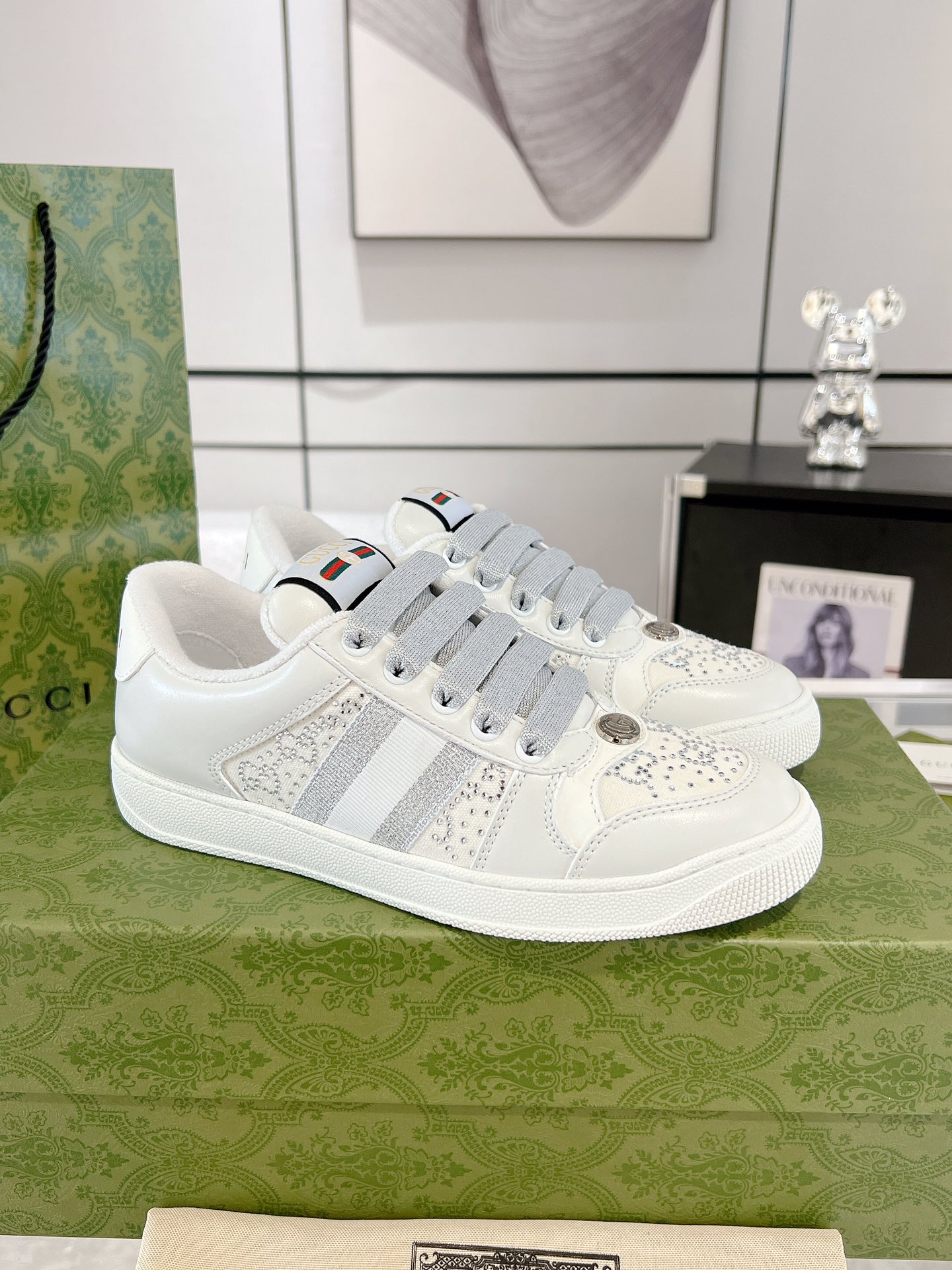 一目惚れ♪ 2026 グッチ 新作 男女兼用 スニーカー 偽物