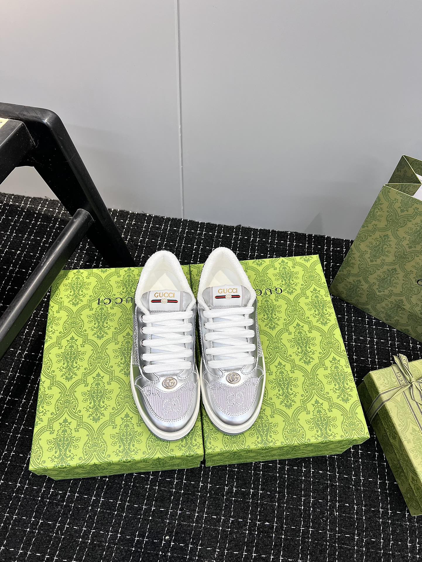 注目度抜群！2026 グッチ 新作 男女兼用 スニーカー コピー