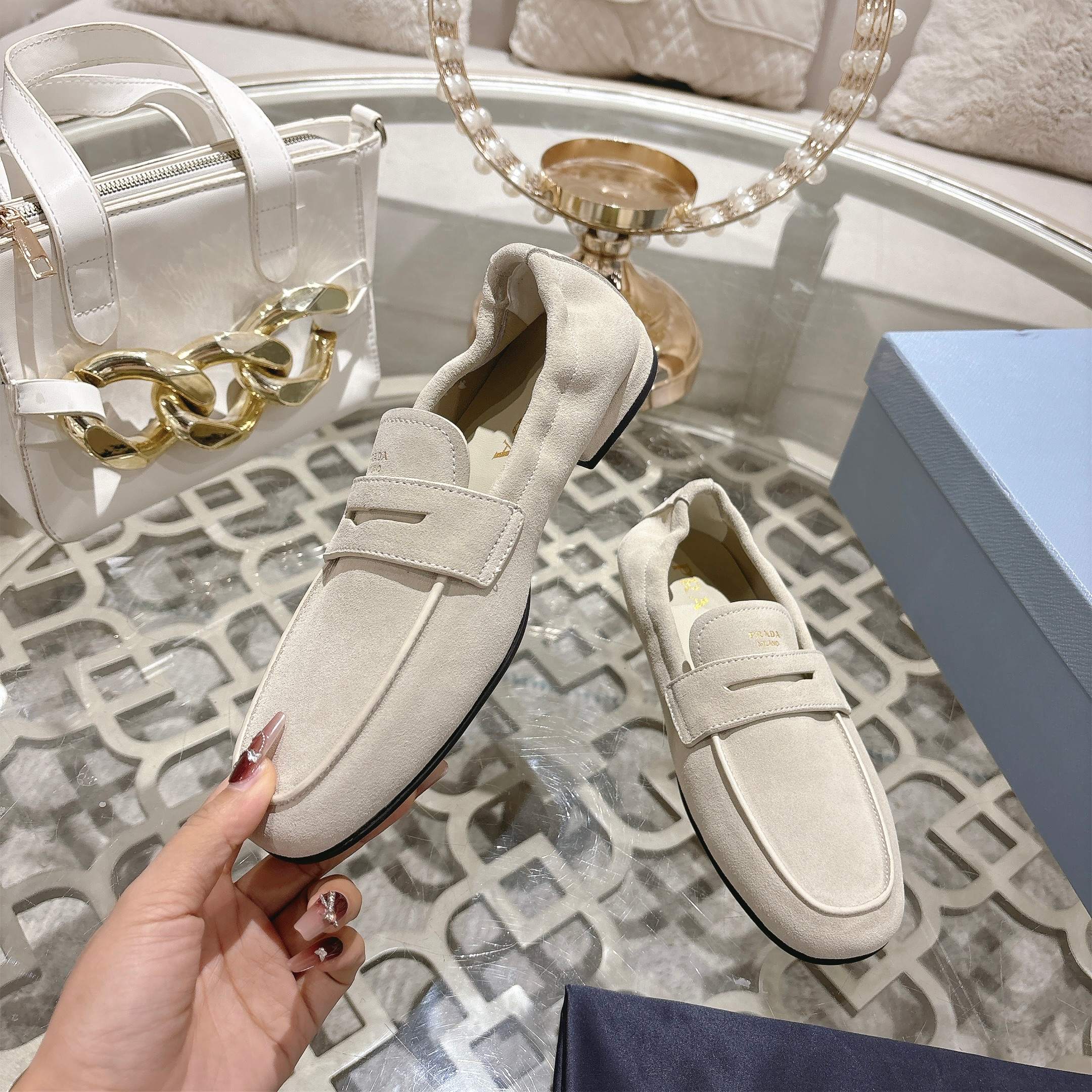 【大特価】2026 プラダ 新作 男女兼用 パンプス 偽物