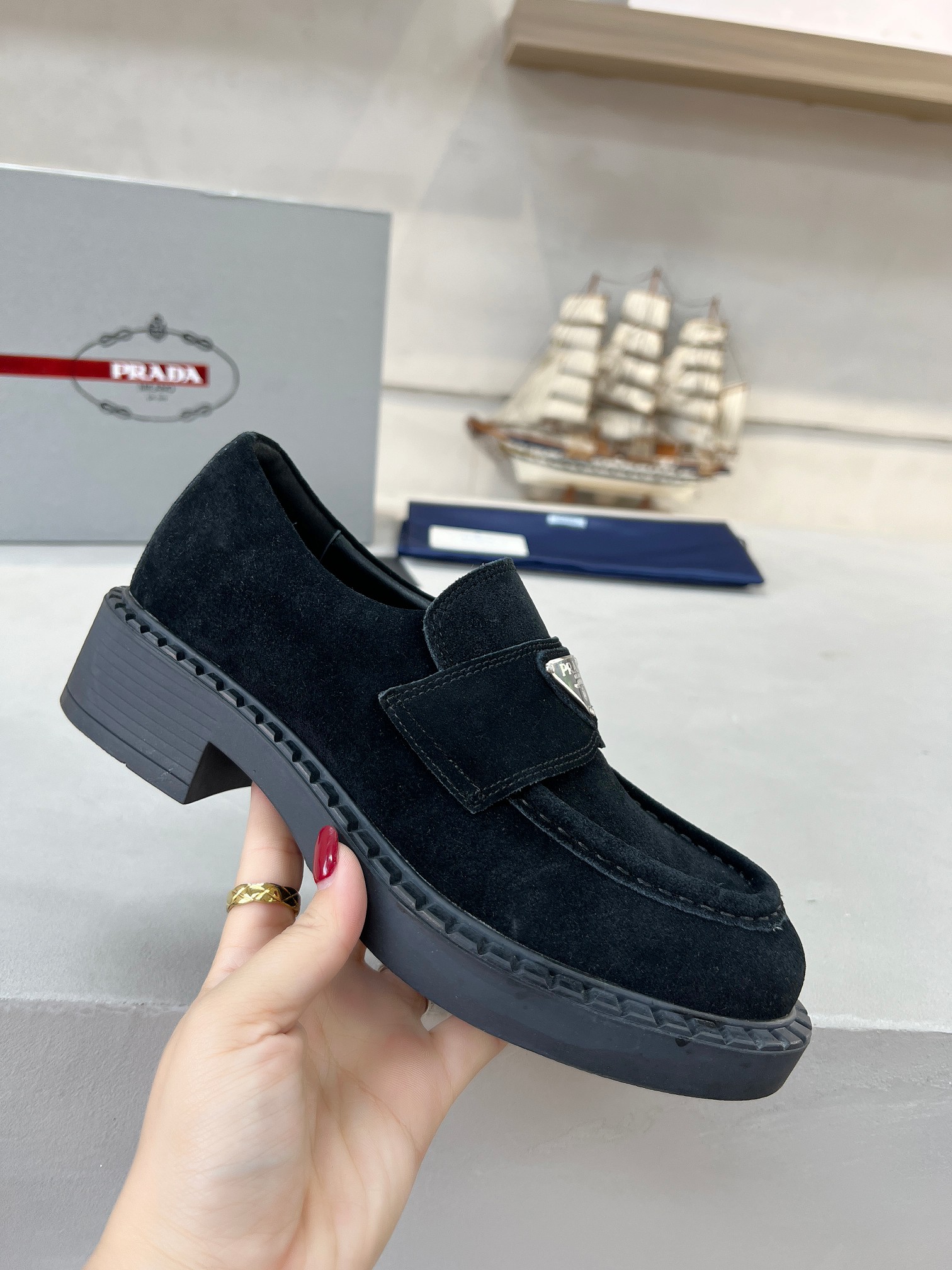 人気急上昇 2026 プラダ 新作 男女兼用 パンプス スーパーコピー