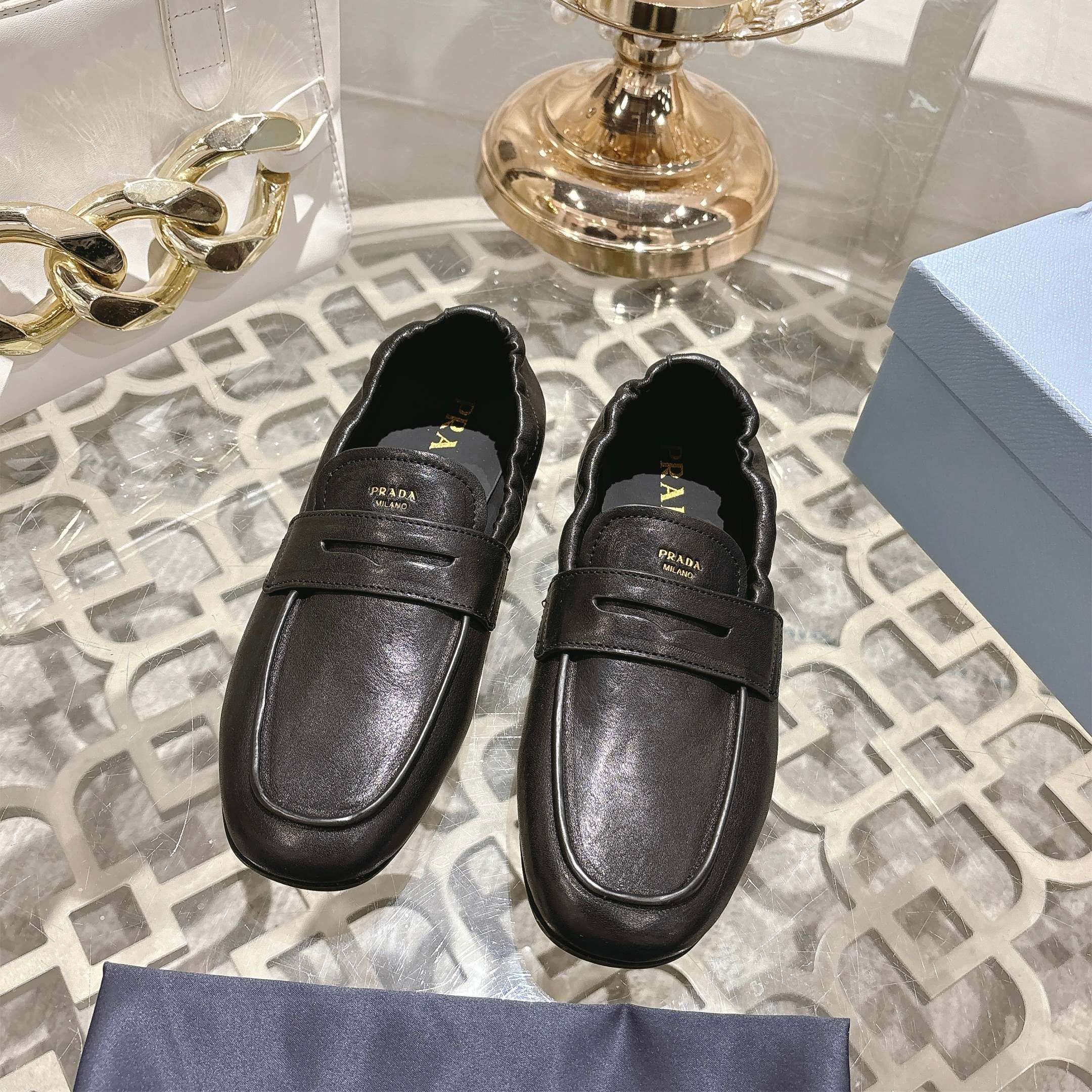 完売必至 2026 プラダ 新作 男女兼用 パンプス スーパーコピー