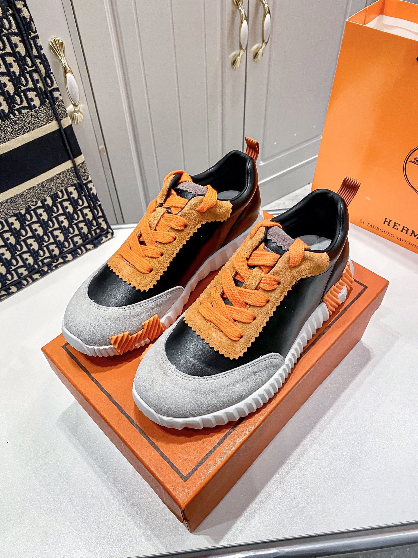 使い勝手良し 2026 プラダ 新作 男女兼用 スニーカー 偽物