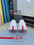 日本未入荷 2026 プラダ 新作 スニーカー 偽物