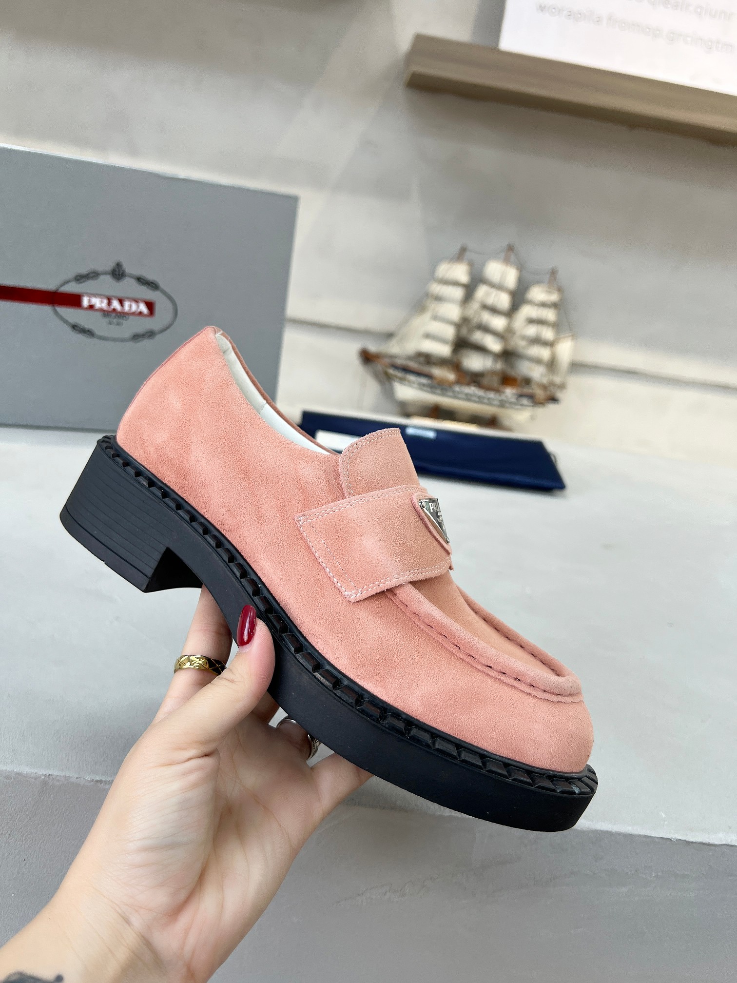 激安価格！2026 プラダ 新作 男女兼用 パンプス コピー