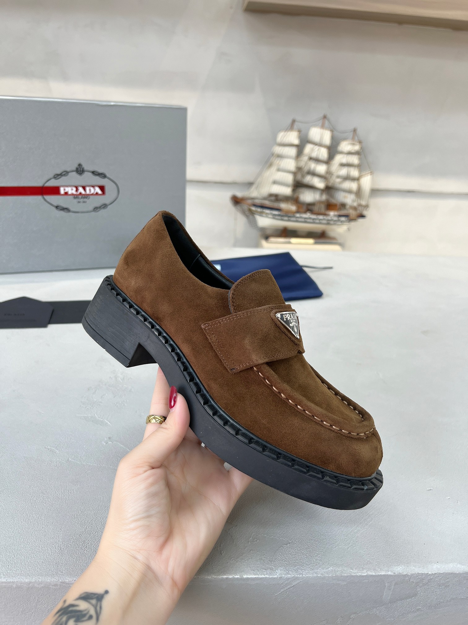 絶対欲しい！2026 プラダ 新作 男女兼用 パンプス コピー