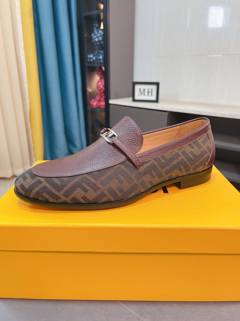 完売必至 2026 フェンディ 新作 革靴 偽物