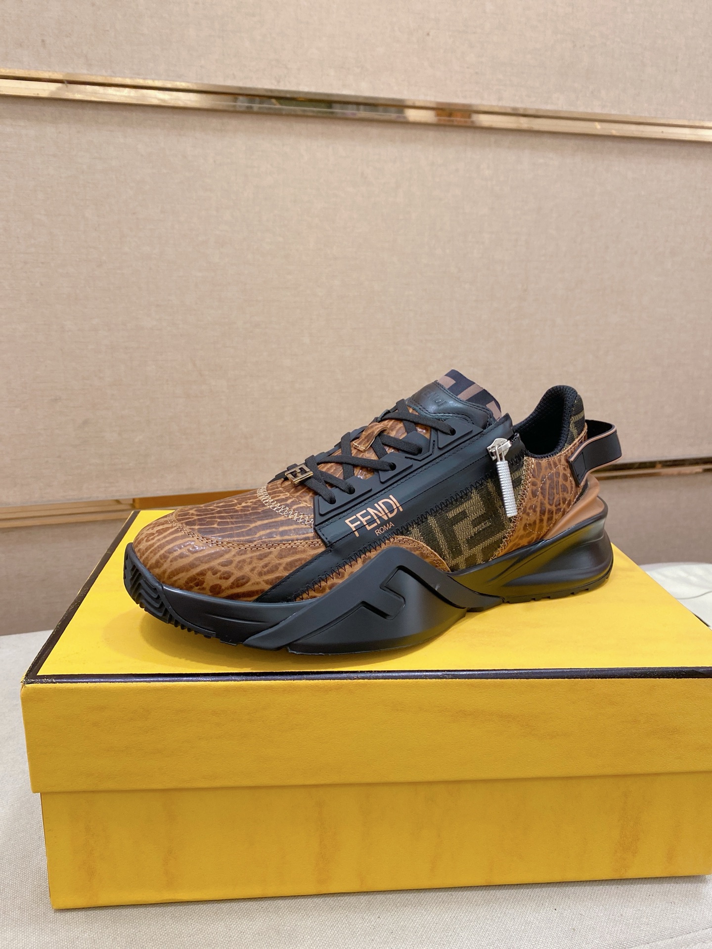 完売必至 2026 フェンディ 新作 スニーカー スーパーコピー