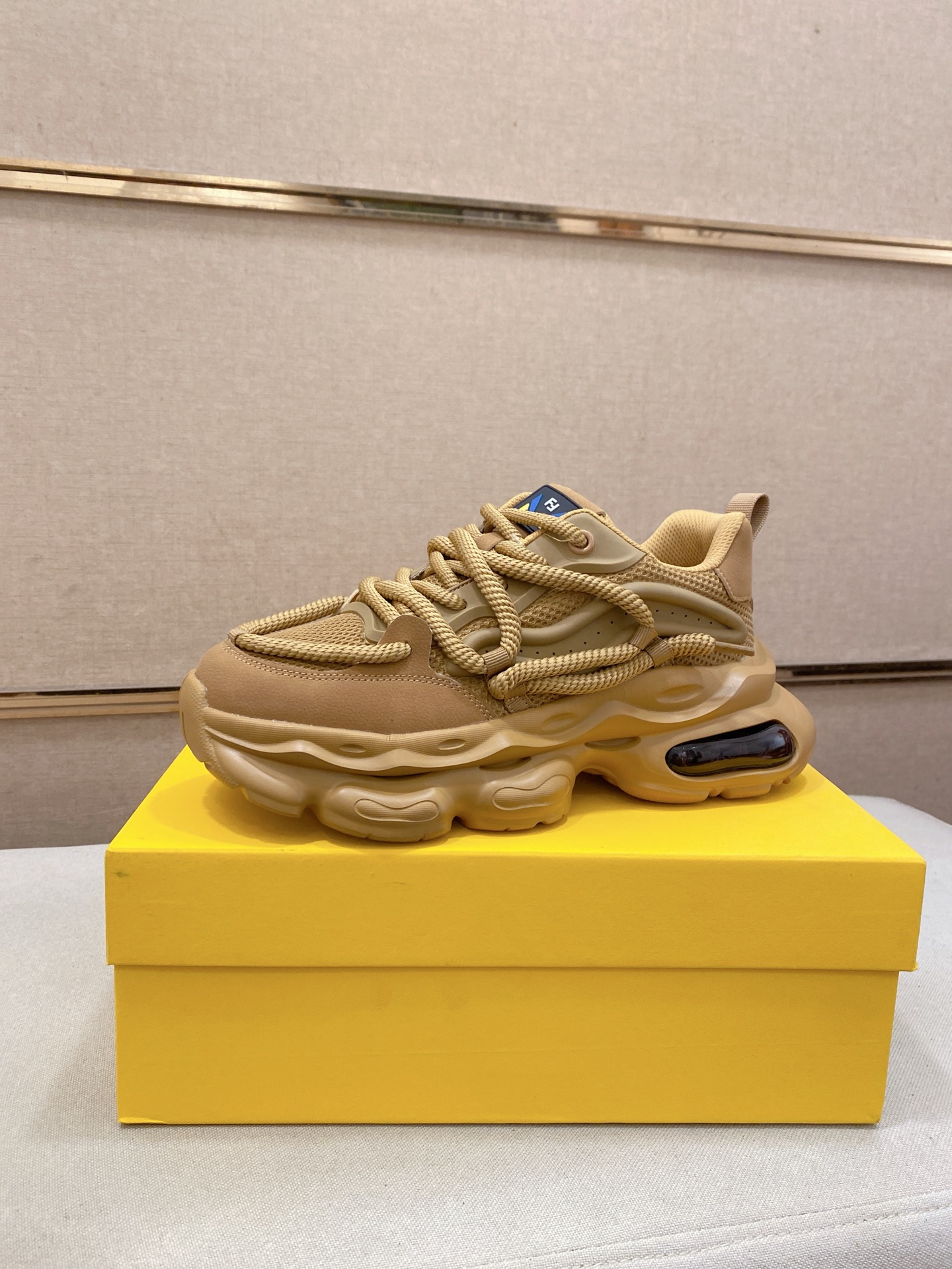 《人気★》2026 フェンディ 新作 スニーカー コピー