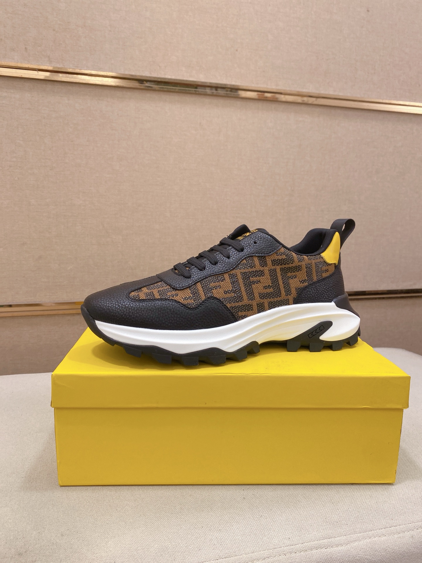 ☆超人気☆ 2026 フェンディ 新作 スニーカー スーパーコピー