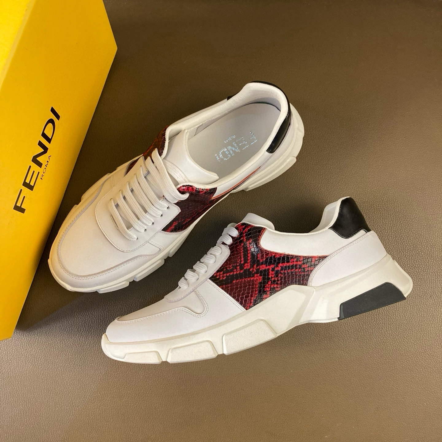 高品質 2026 フェンディ 新作 スニーカー 偽物