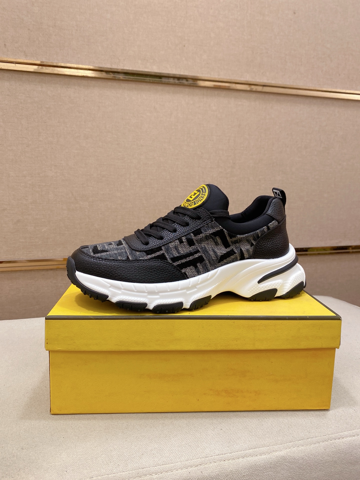 人気No1★ 2026 フェンディ 新作 スニーカー スーパーコピー