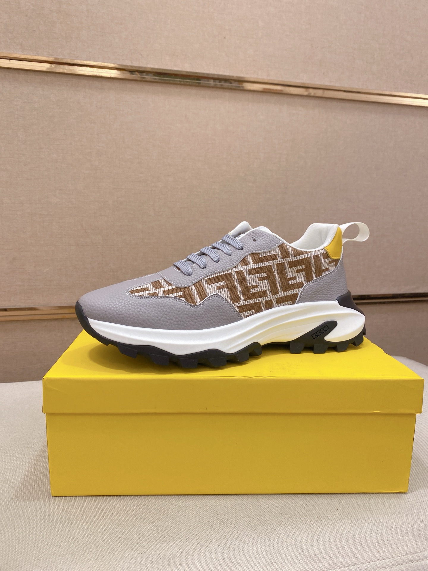 一目惚れ♪ 2026 フェンディ 新作 スニーカー コピー