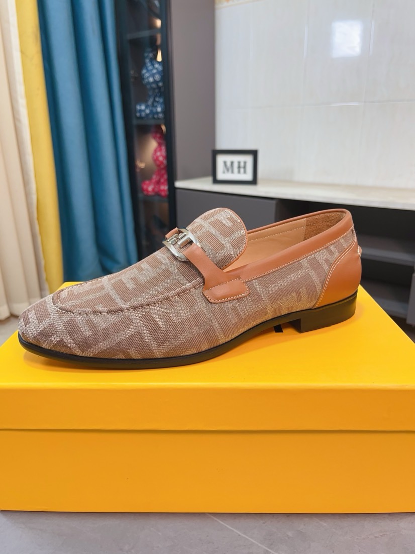 肌触り最高な 2026 フェンディ 新作 革靴 スーパーコピー