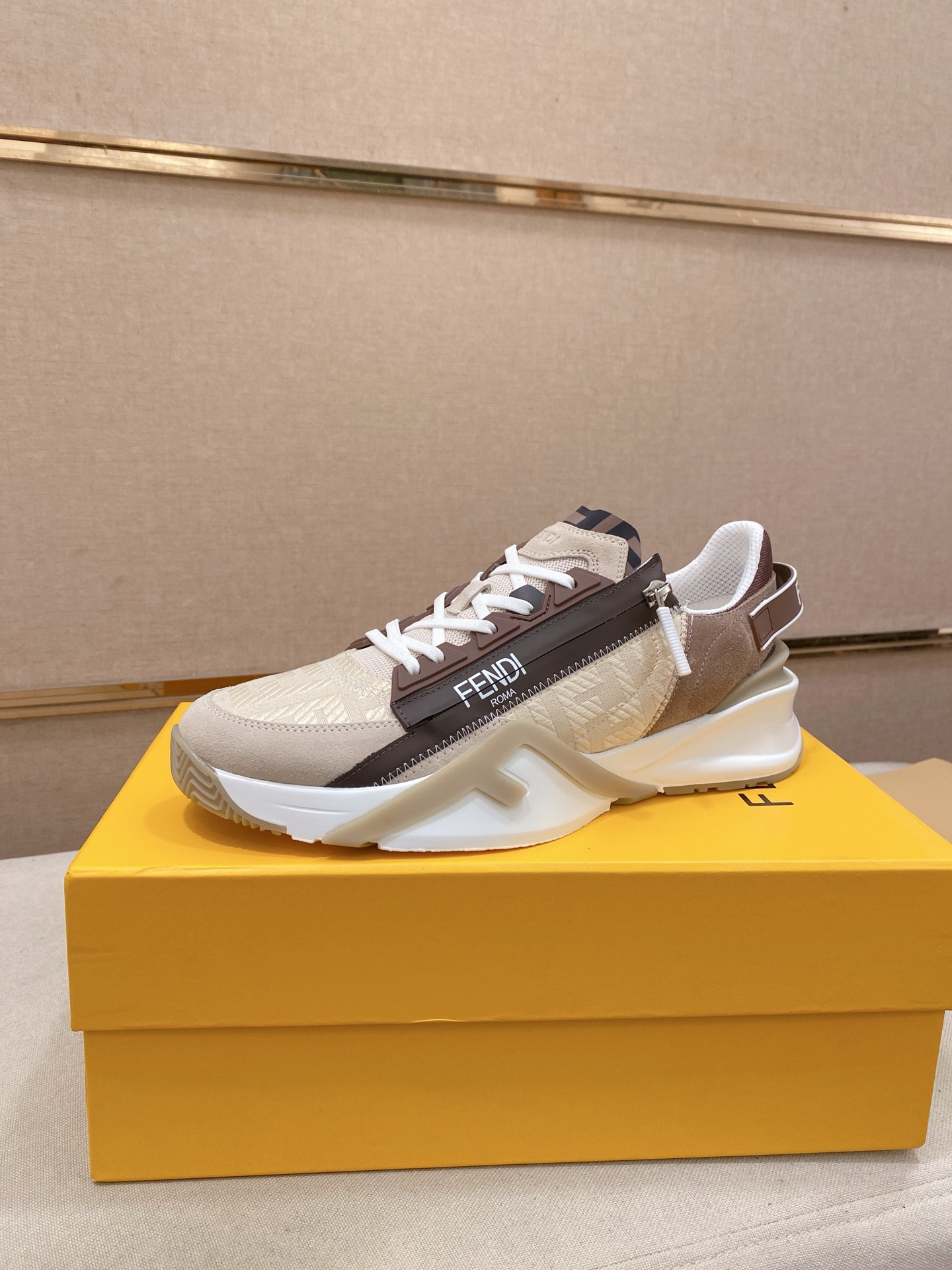 超希少！2026 フェンディ 新作 スニーカー 偽物