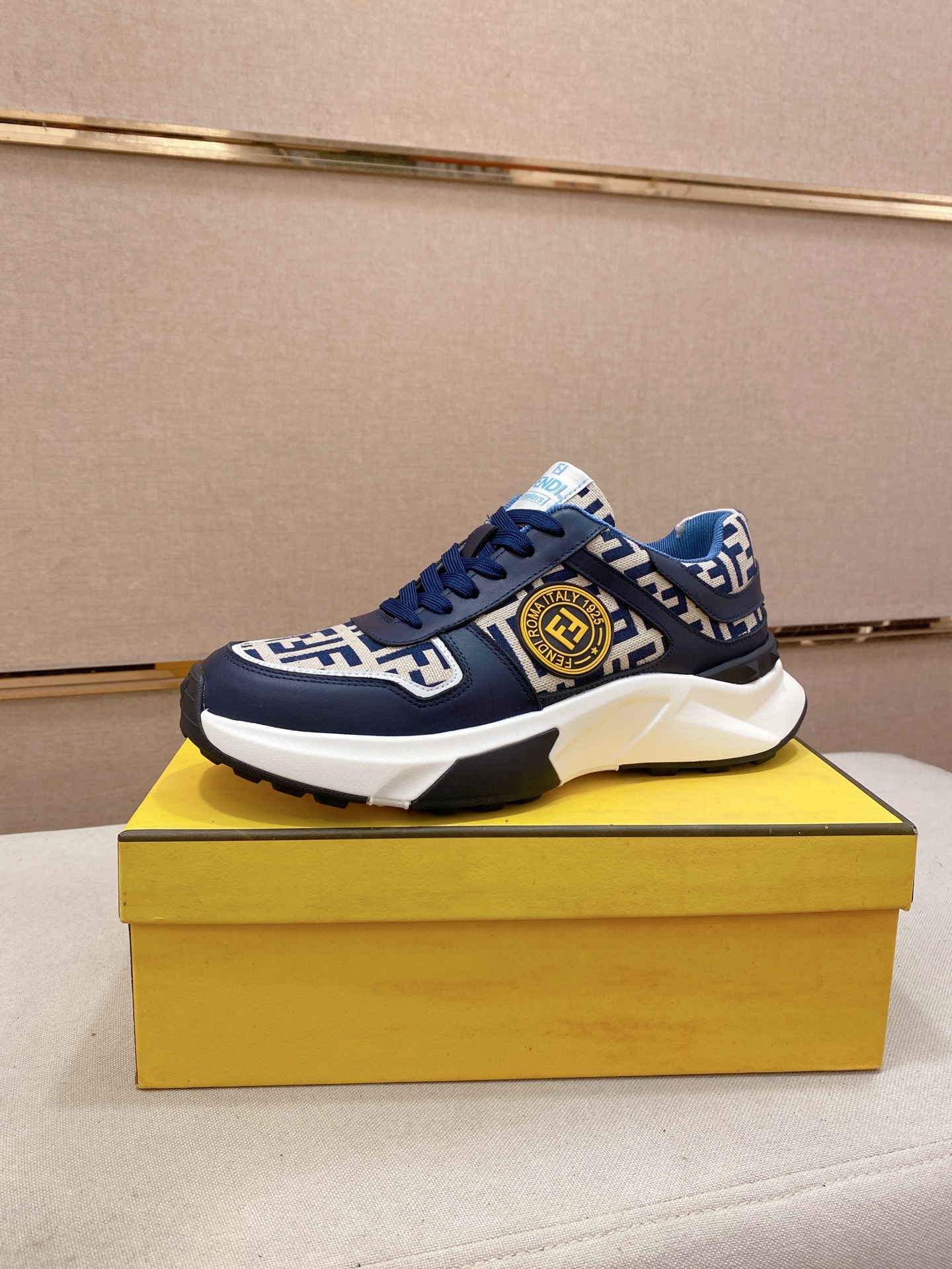 人気爆発☆ 2026 フェンディ 新作 スニーカー コピー