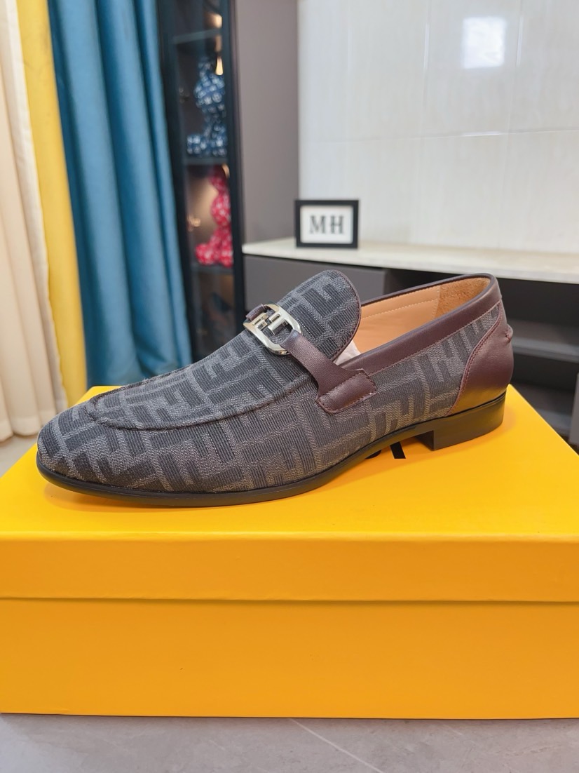 定番人気！2026 フェンディ 新作 革靴 偽物