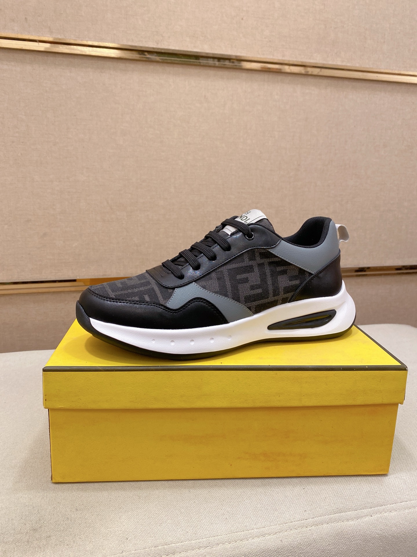 人気急上昇新作 2026 フェンディ 新作 スニーカー スーパーコピー