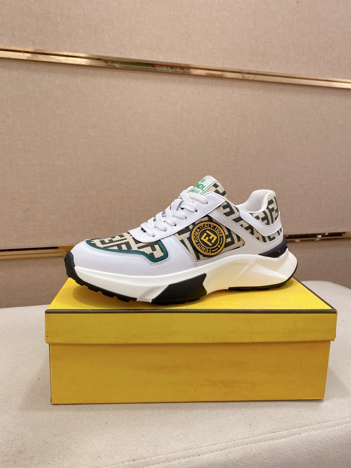 【使い勝手抜群】2026 フェンディ 新作 スニーカー 偽物