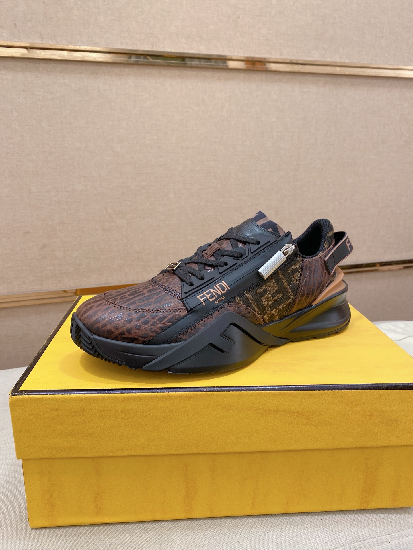 すぐ届く 2026 フェンディ 新作 スニーカー 偽物