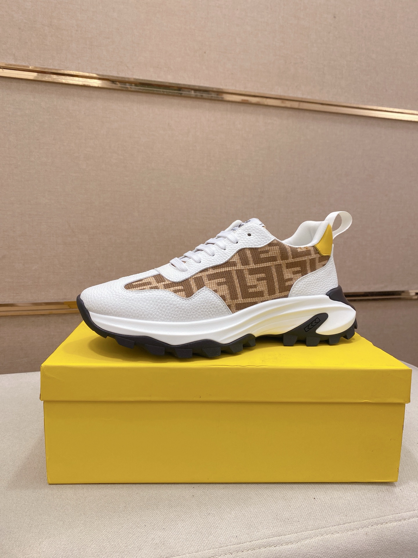 お洒落 2026 フェンディ 新作 スニーカー 偽物