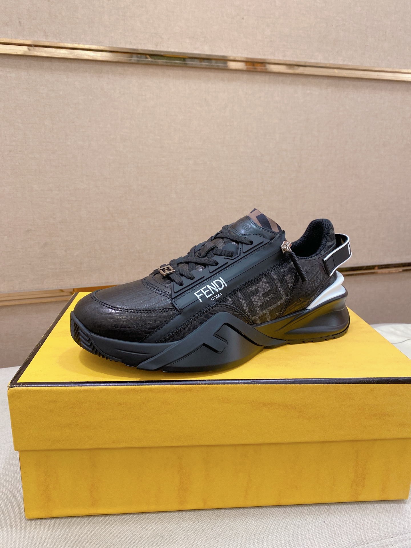 ☆超人気☆ 2026 フェンディ 新作 スニーカー コピー