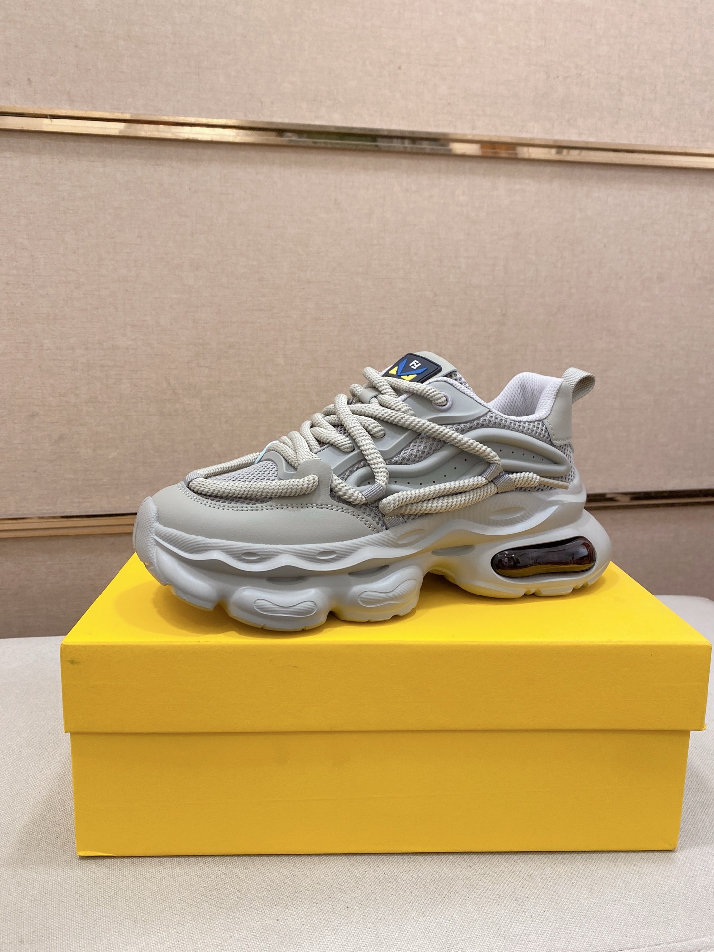 高品質♪♪♪ 2026 フェンディ 新作 スニーカー 偽物