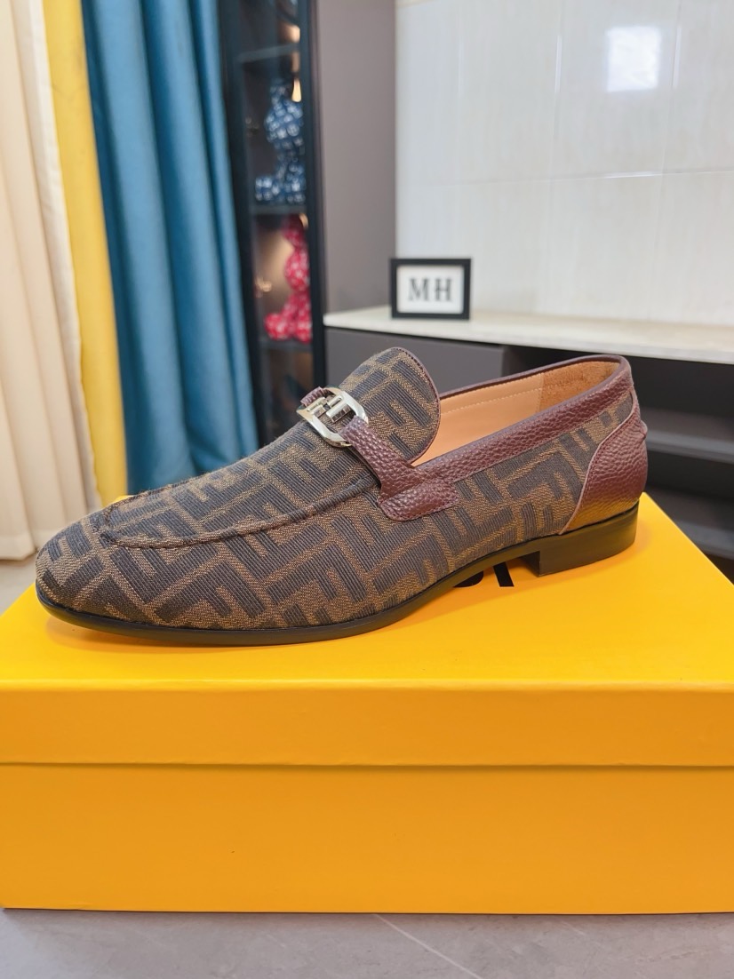 即発送！2026 フェンディ 新作 革靴 コピー