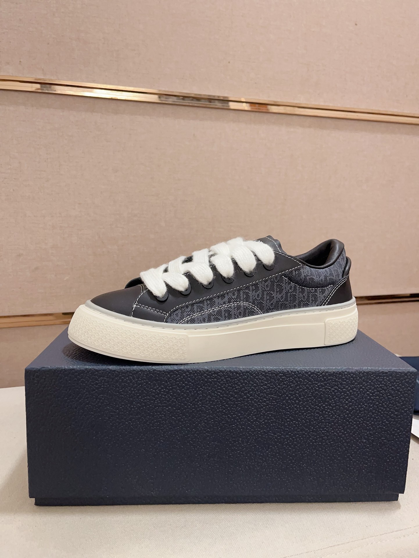 【限定カラー】 2026 ディオール 新作 スニーカー コピー