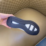 世界中で大人気♪ 2026 ヒューゴボス 新作 スニーカー 偽物
