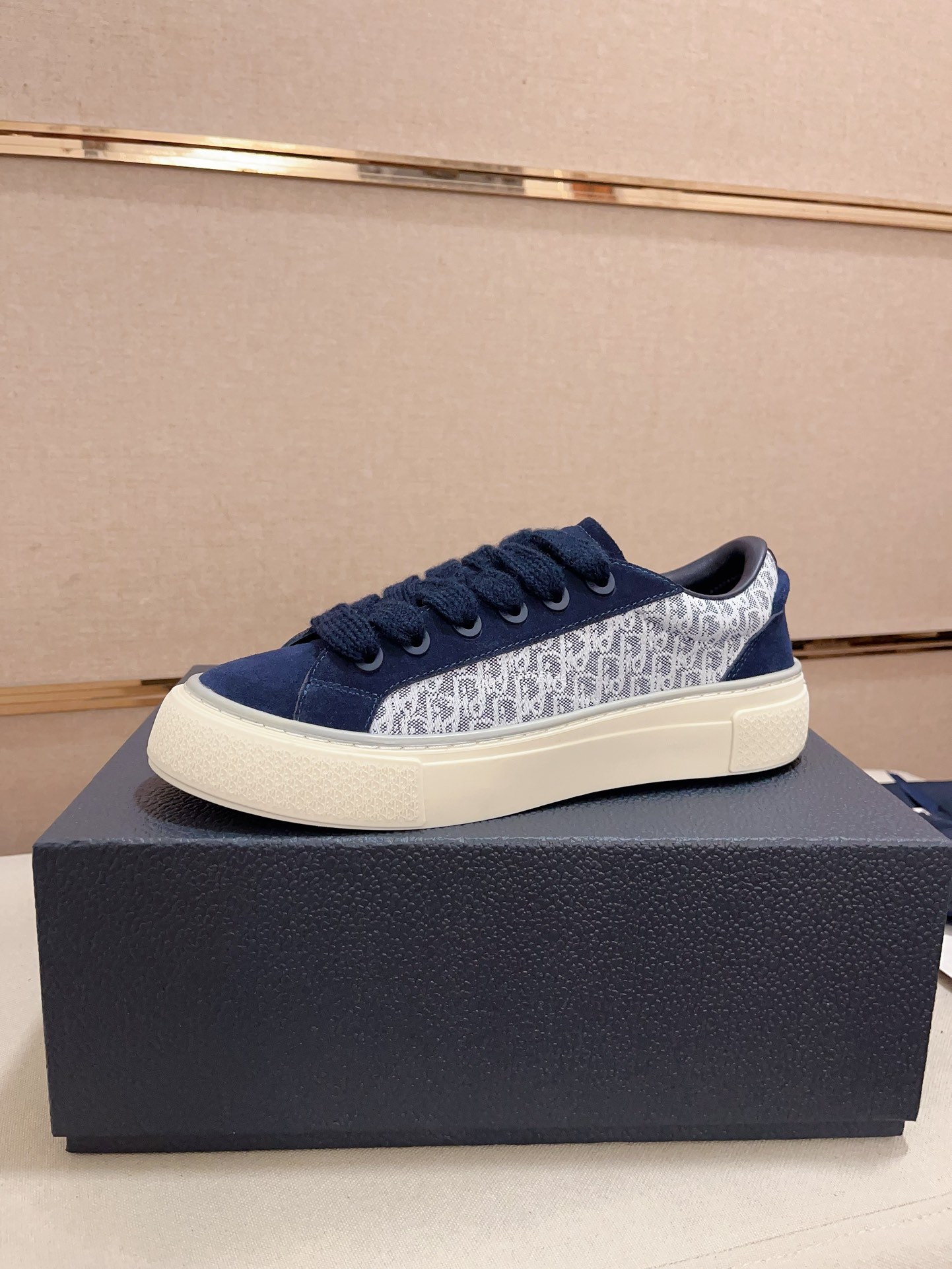 新色登場☆  2026 ディオール 新作 スニーカー 偽物