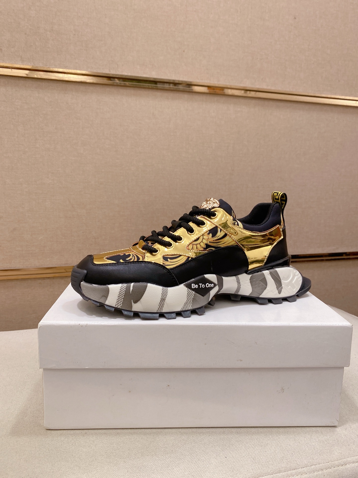 ☆超人気☆ 2026 ヴェルサーチェ 新作 スニーカー スーパーコピー