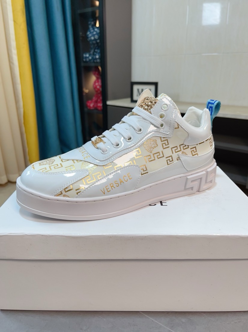 即発送！2026 ヴェルサーチェ 新作 スニーカー 偽物